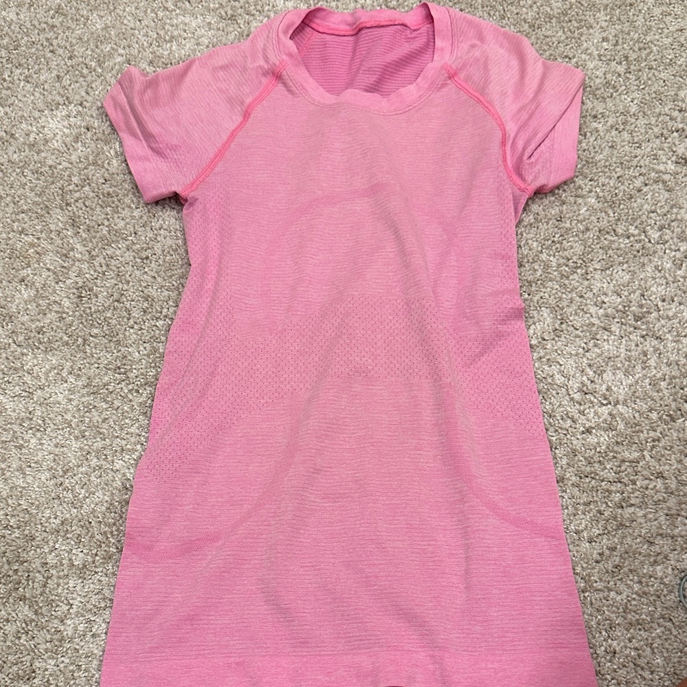 Lululemon swiftyPink Short Sleeve top